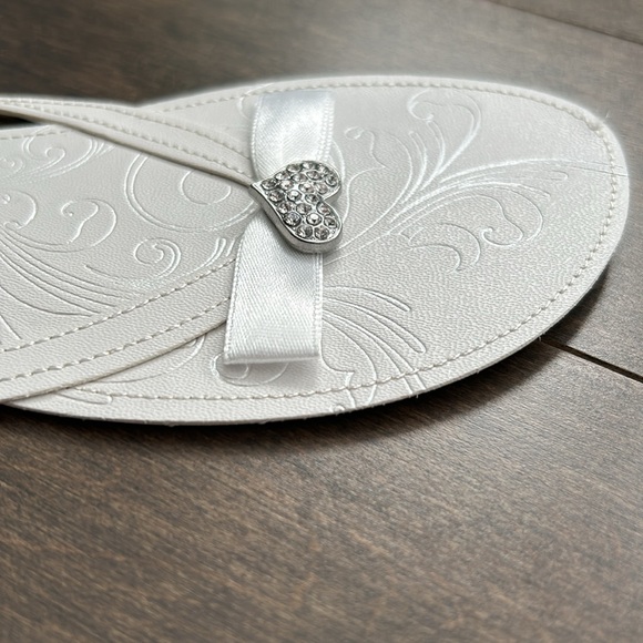 PAPYRUS Bridal Shower Greeting Card, Congratulations Bride Sandal Heart Sparkle - Picture 5 of 8